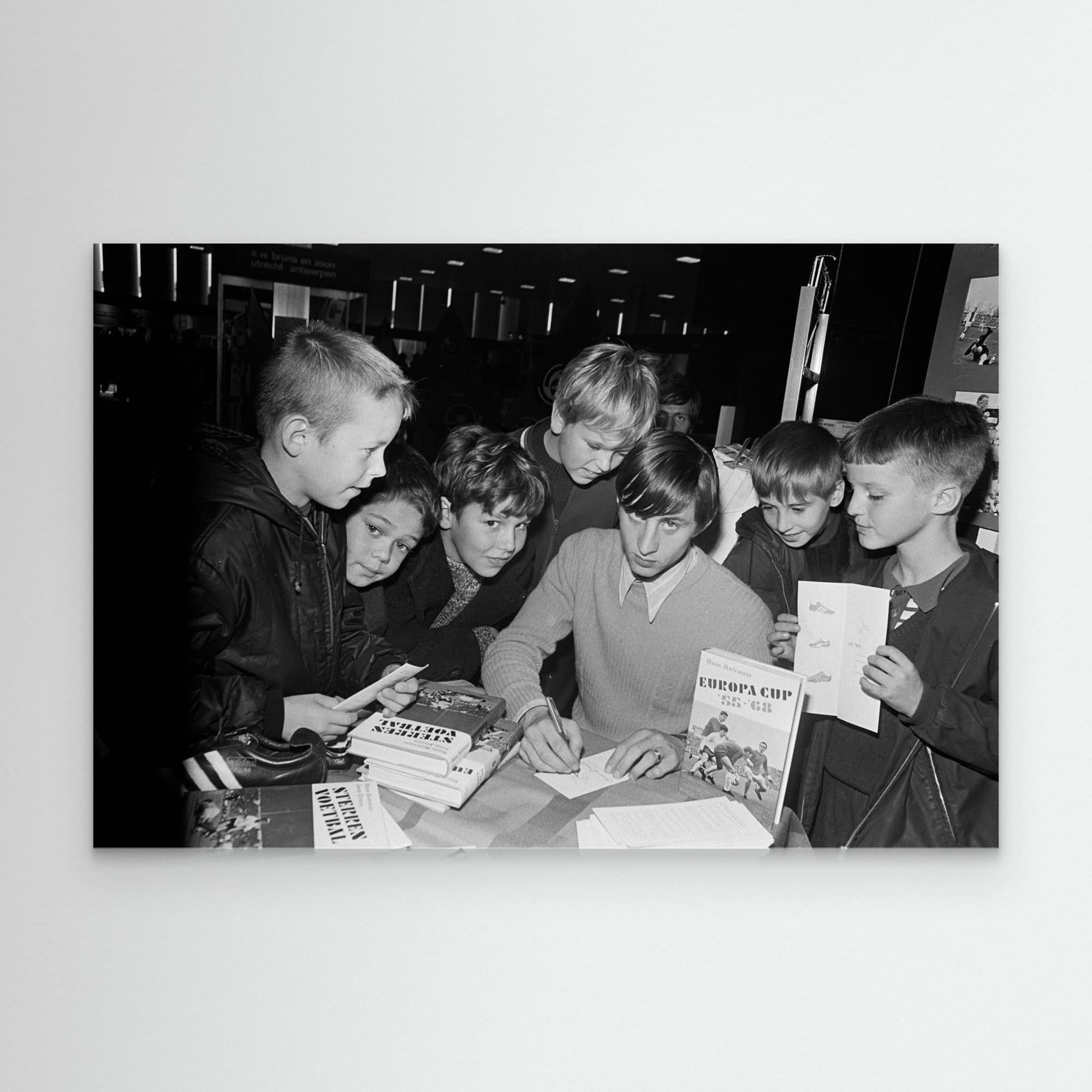 Johan Cruijff signeert | Canvas Print 