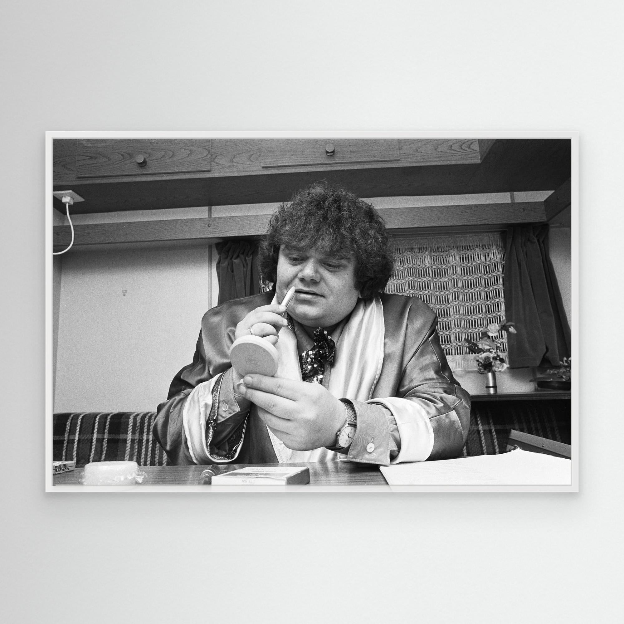 Andre Hazes schminkend | Canvas Print