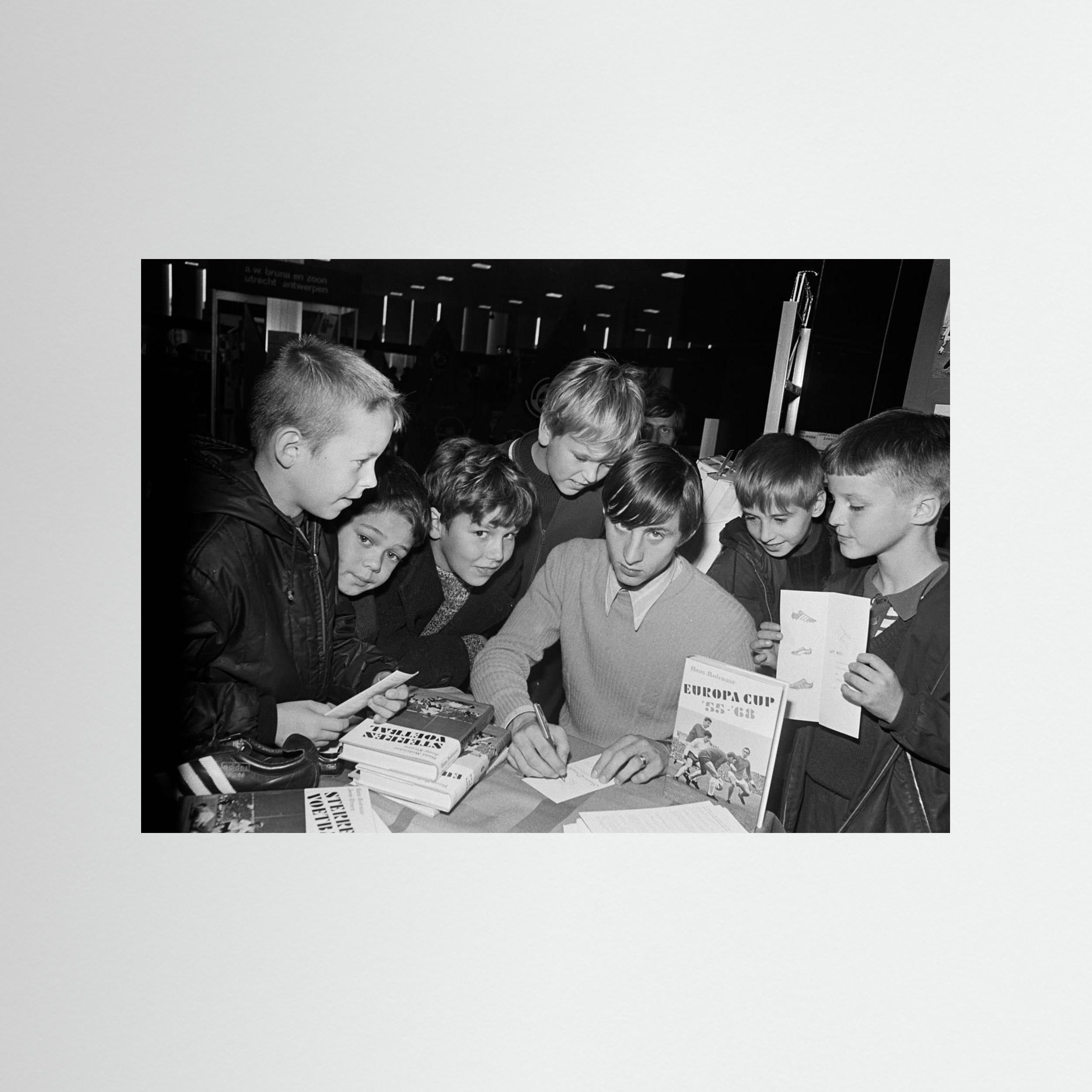 Johan Cruijff signeert | Fine Art Print 