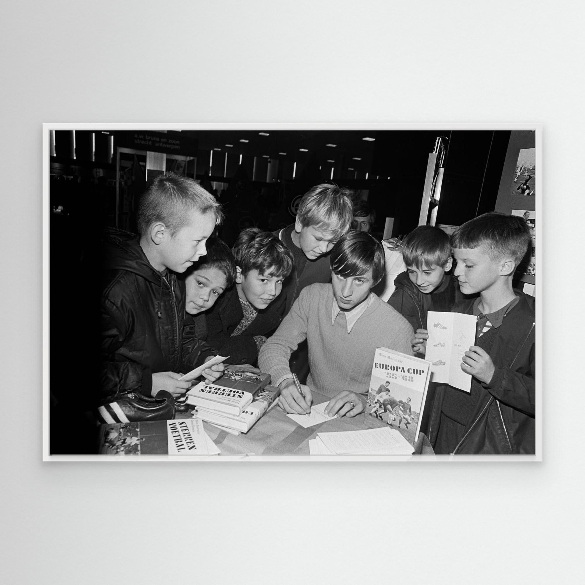 Johan Cruijff signeert | Canvas Print 