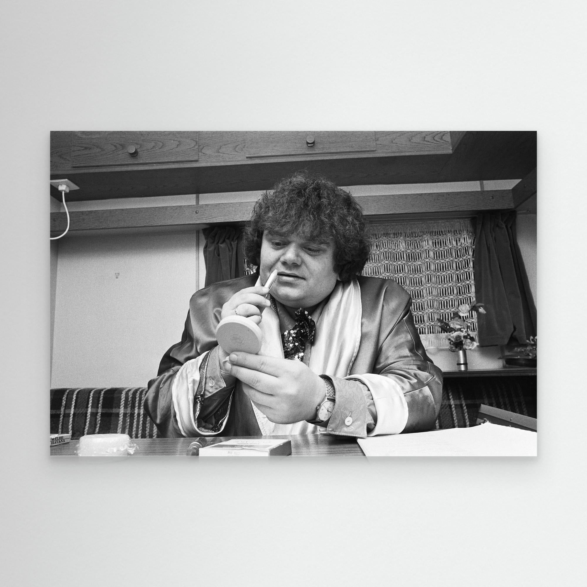Andre Hazes schminkend | Canvas Print