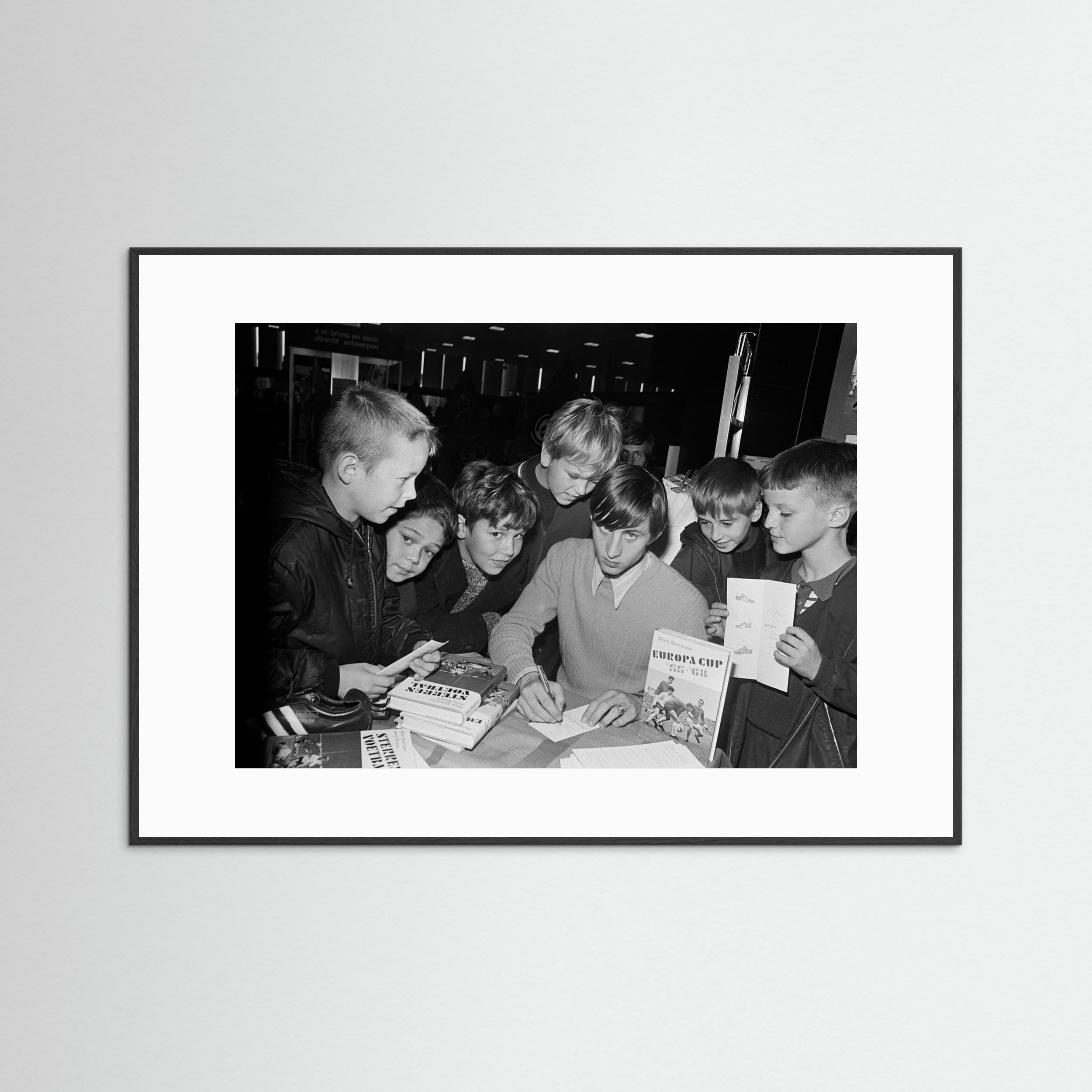 Johan Cruijff signeert | Fine Art Print 